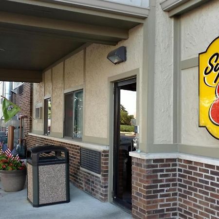 渥太华-饥饿岩速8酒店 外观 照片